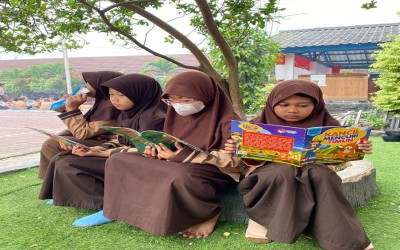 Program Literasi SDIT Mutiara: Siswa Diajak Cinta Membaca Sejak Dini